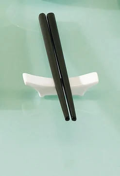 MAXWELL & WILLIAMS Ablage Essstäbchen EAST MEETS WEST weiß