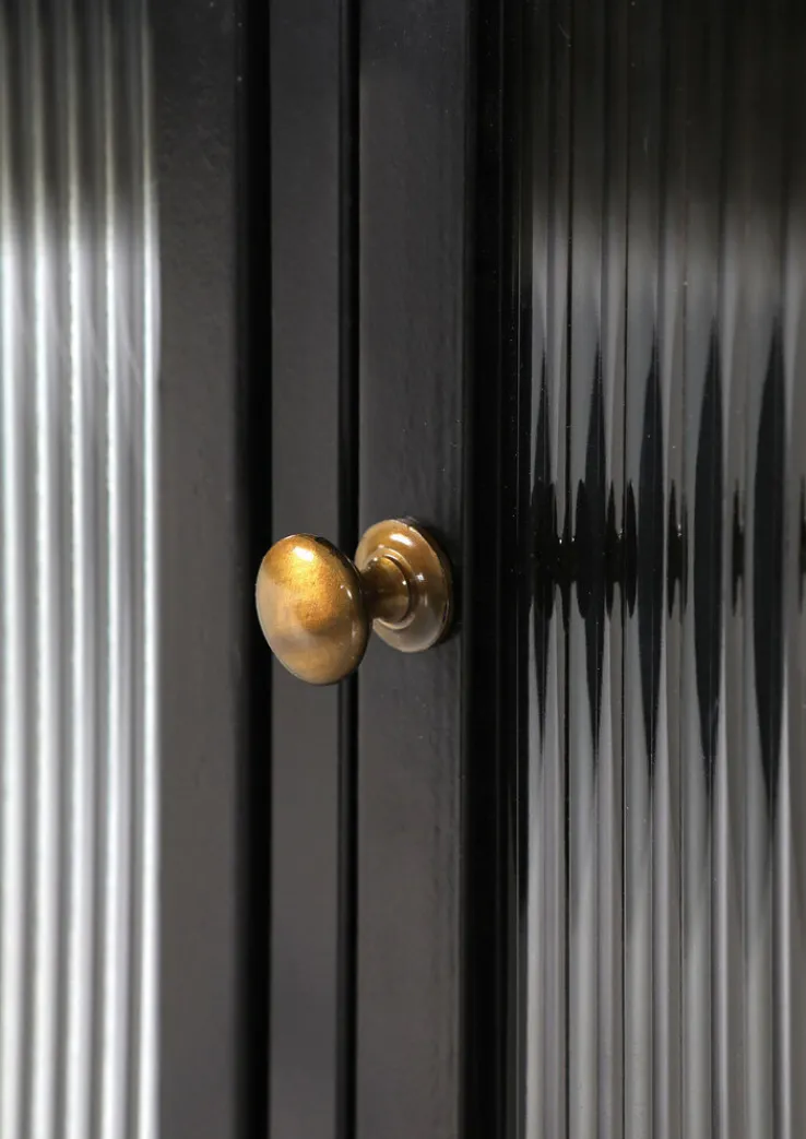 QUARTIER Sideboard 140 x 72 cm Platte Marmor weiß/Türfront Strukturglas